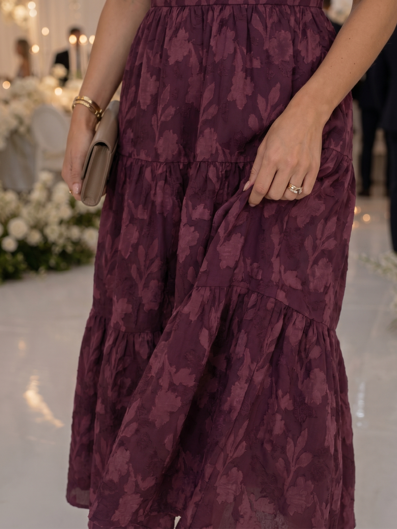 Elaria | Robe midi à manches courtes avec détails floraux texturés