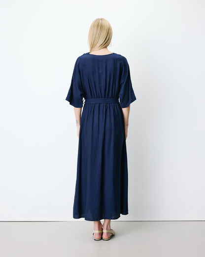 Robe longue évasée col V croisé marine Amelia