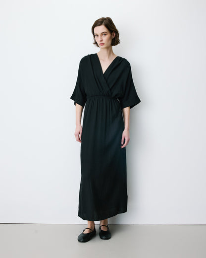 Robe longue évasée col V croisé noir Amelia
