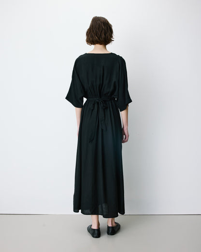 Robe longue évasée col V croisé noir Amelia