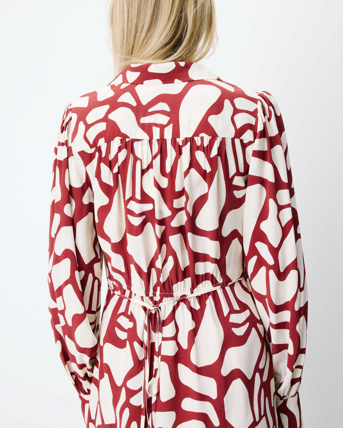 Robe courte portefeuille à motif terracotta Anika