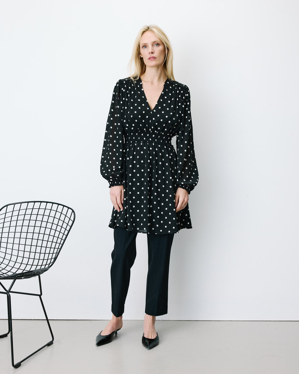 Robe courte fluide manches longues bouffantes pois Ailona