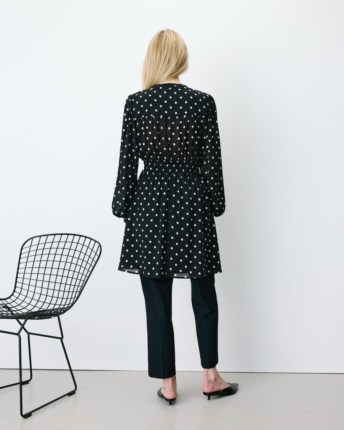 Robe courte fluide manches longues bouffantes pois Ailona