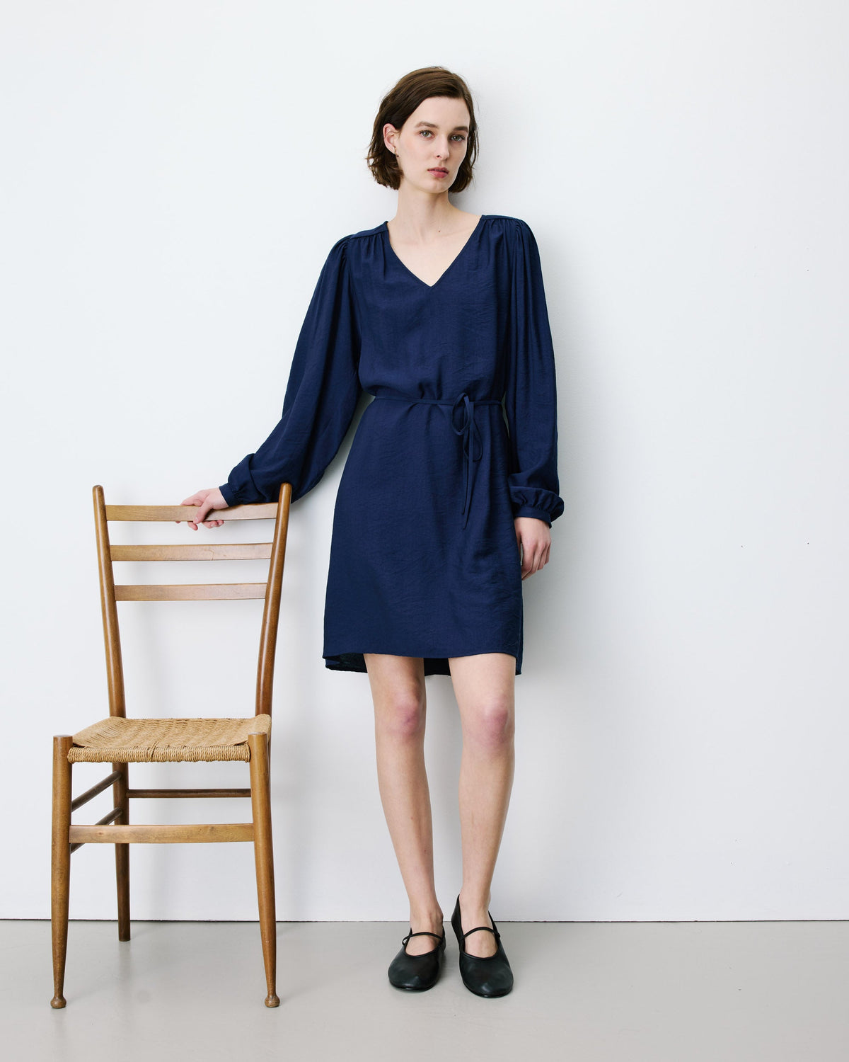 Robe courte col V manches bouffantes marine Alienor