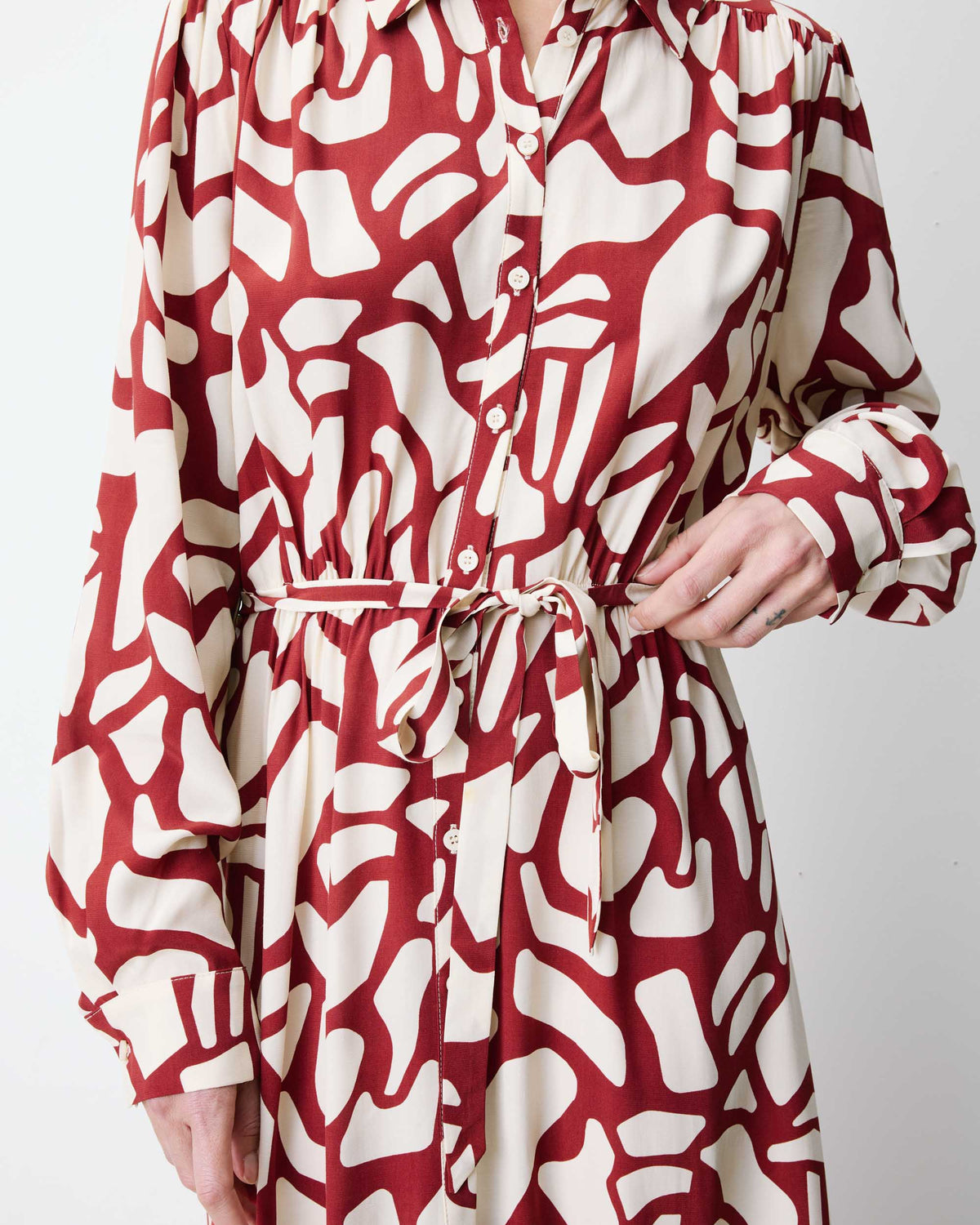 Robe chemise longue ceinturée à motif terracotta Aveline