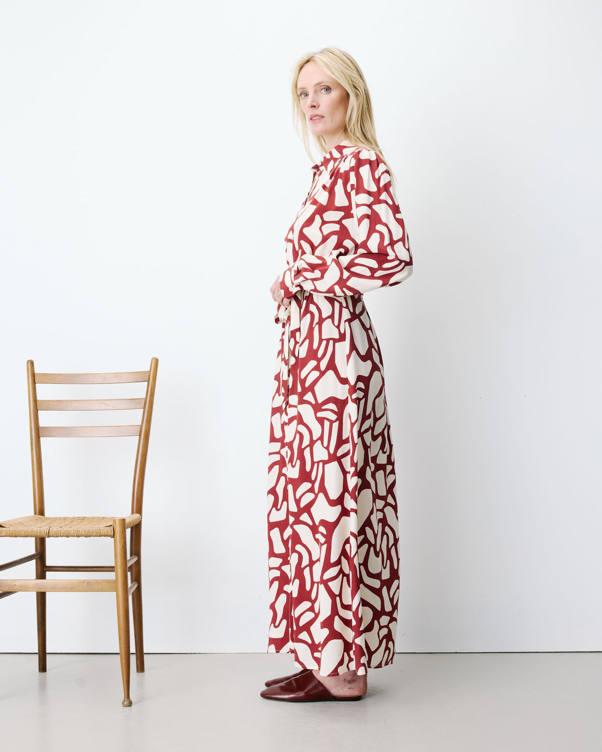 Robe chemise longue ceinturée à motif terracotta Aveline