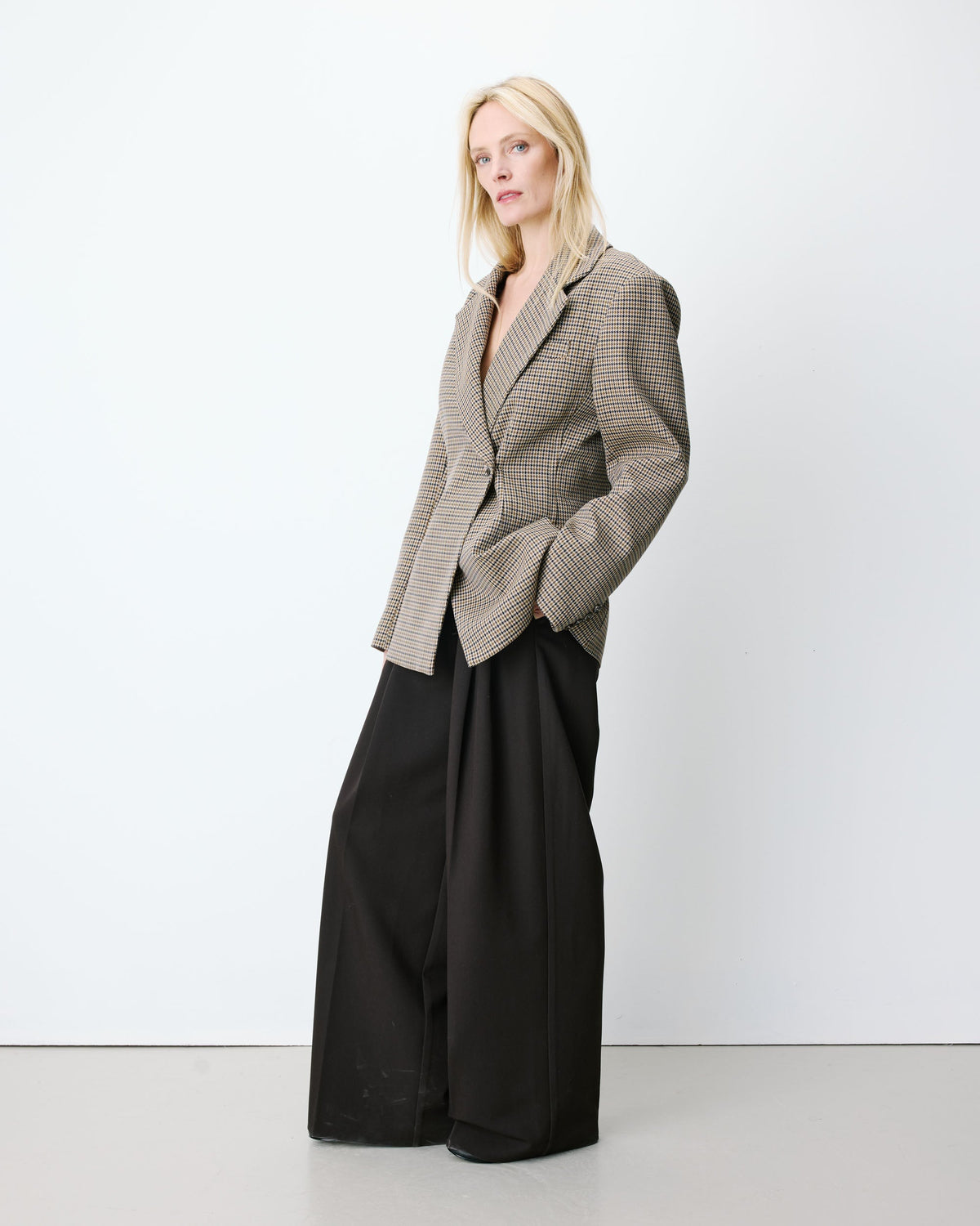 Blazer cintré croisé pied-de-poule beige Almond