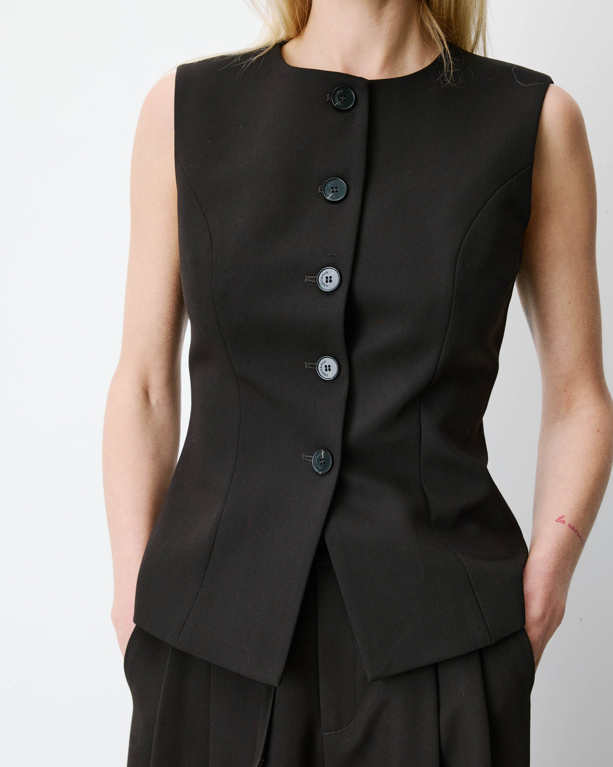 Gilet tailleur col rond boutonné chocolat Aristide