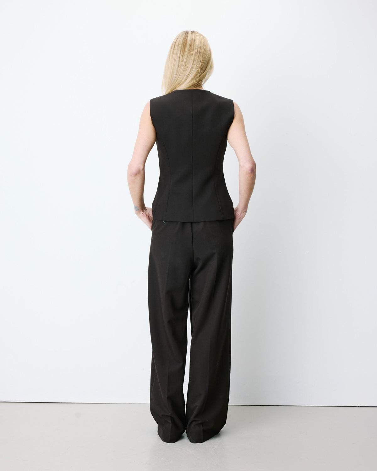 Gilet tailleur col rond boutonné chocolat Aristide