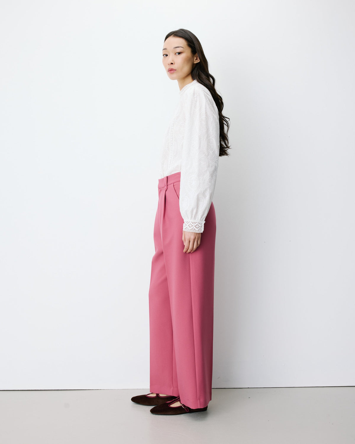 Pantalon tailleur large à plis blush Nilay