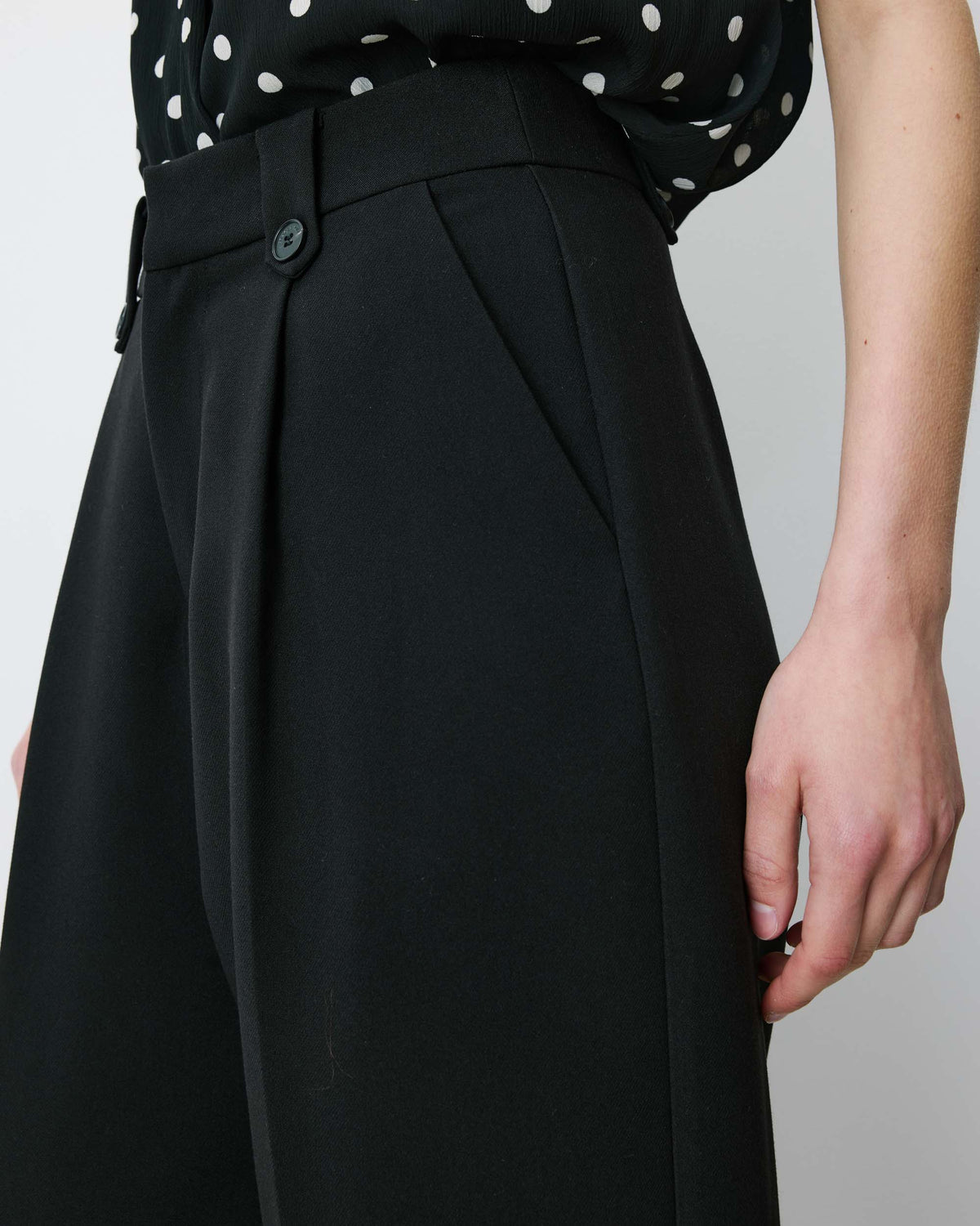 Pantalon tailleur large à plis noir Nilay