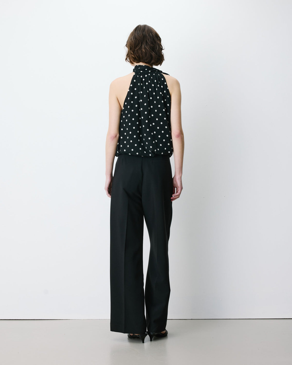 Pantalon tailleur large à plis noir Nilay