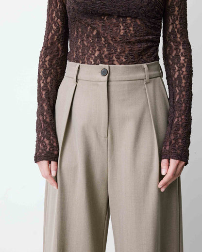 Pantalon tailleur court large à plis beige Atlantis