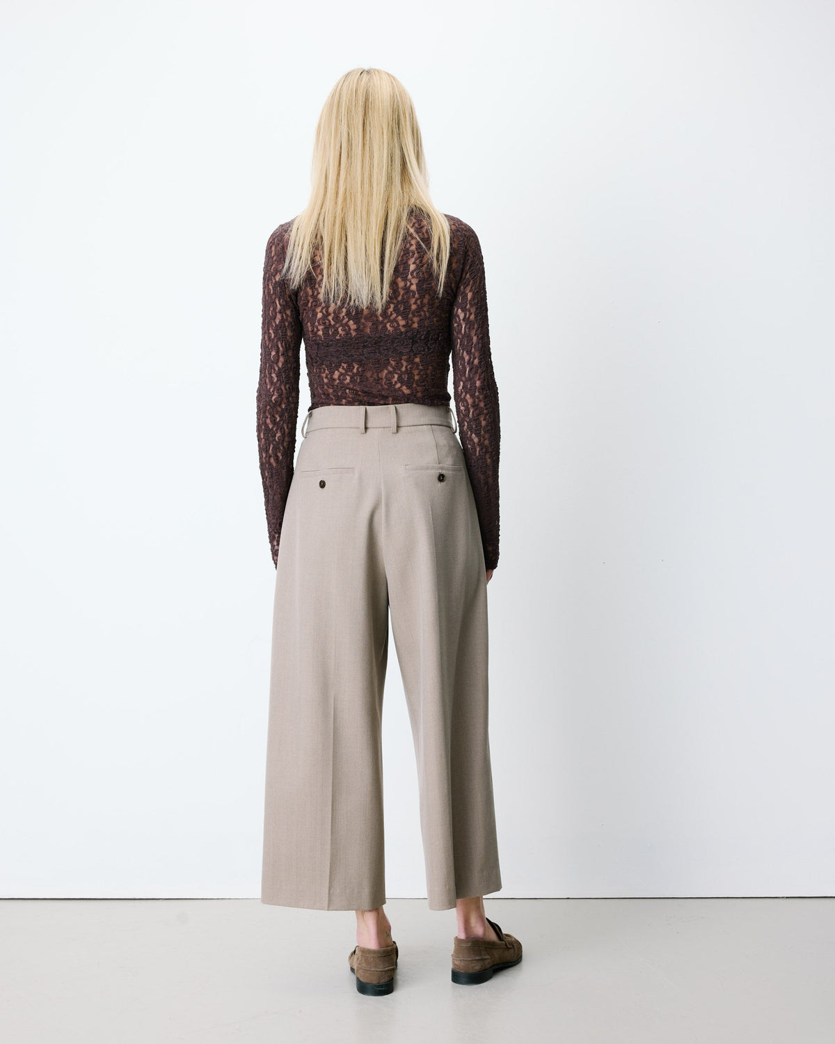 Pantalon tailleur court large à plis beige Atlantis
