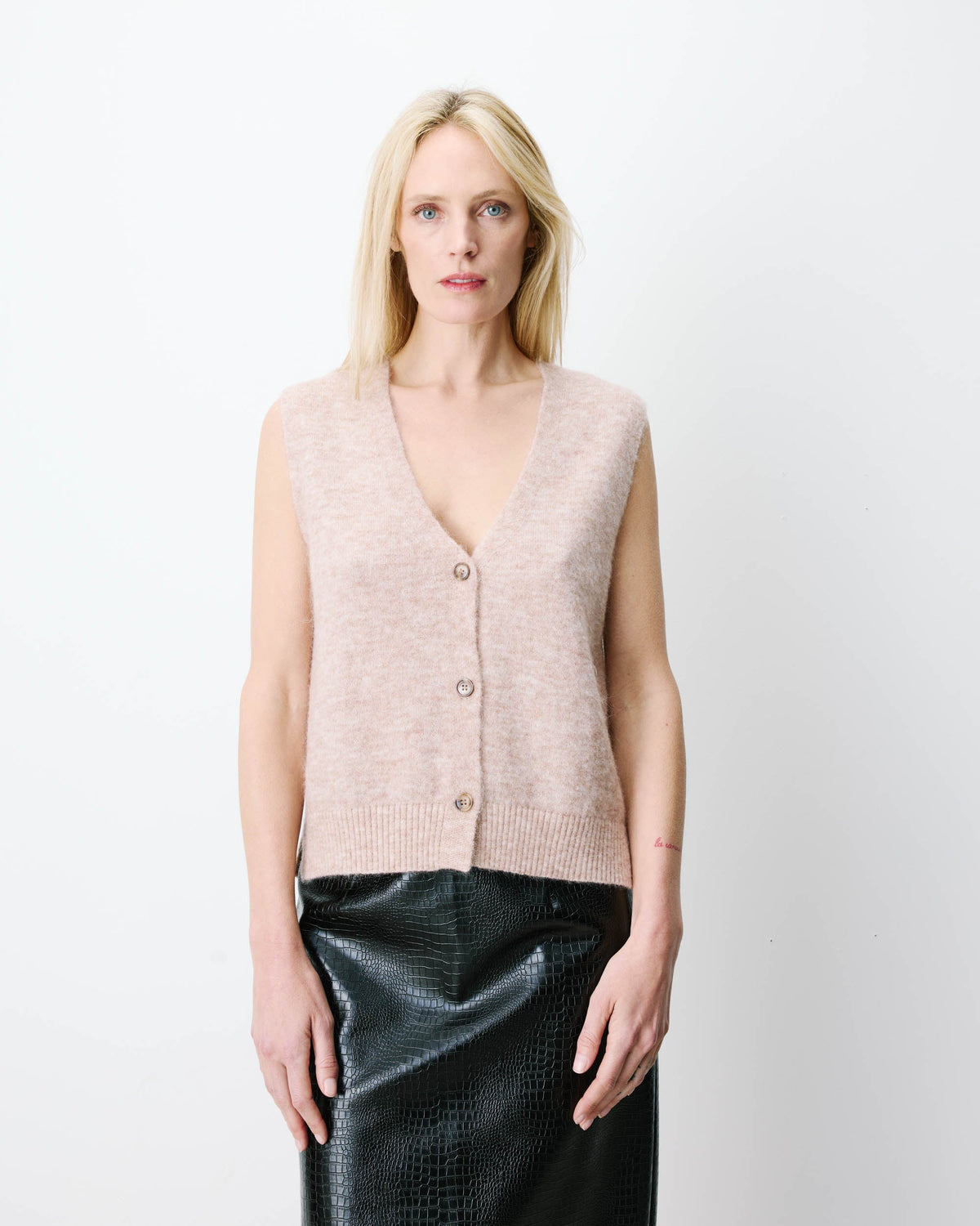 Cardigan sans manches boutonné col V beige Nars