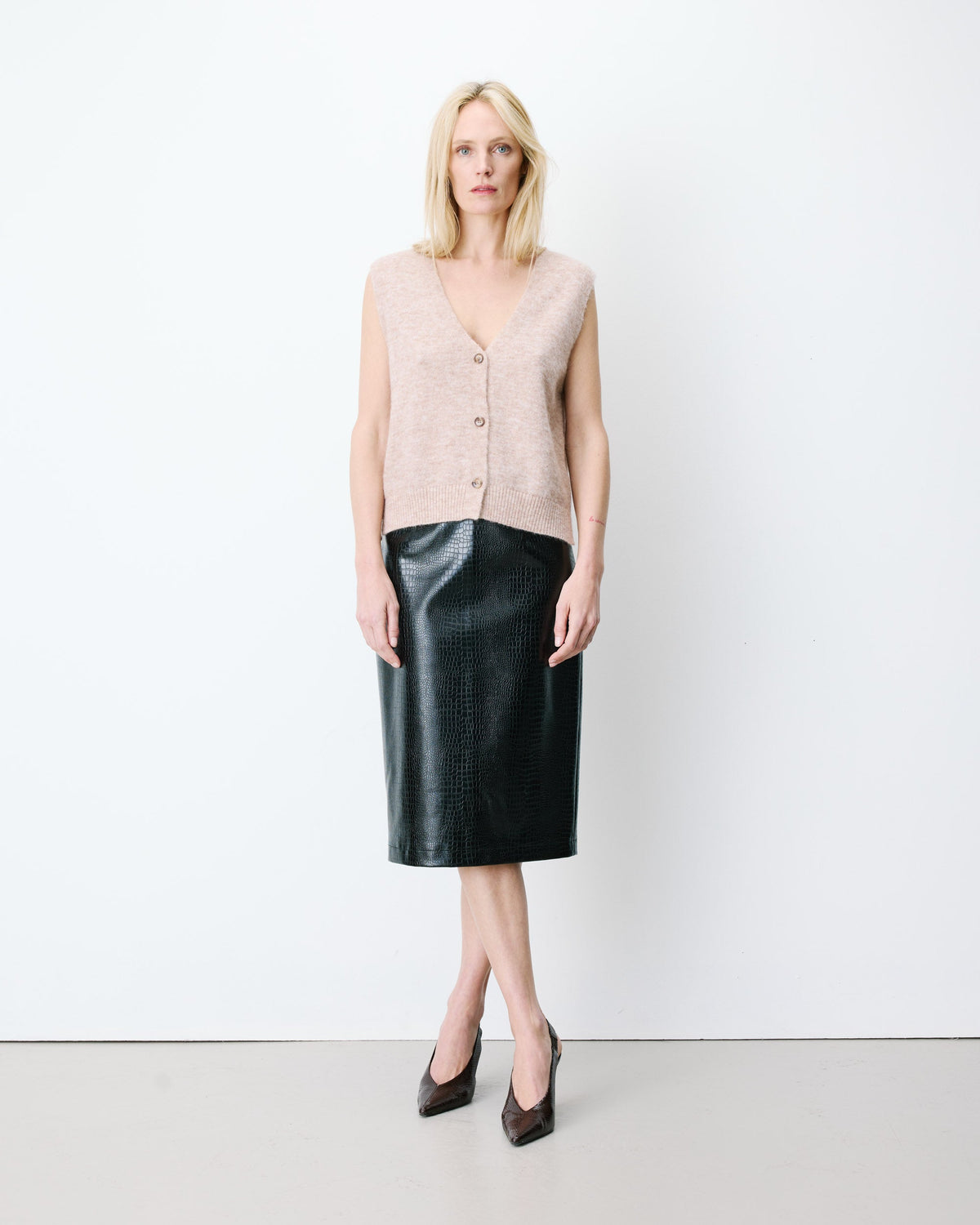 Cardigan sans manches boutonné col V beige Nars