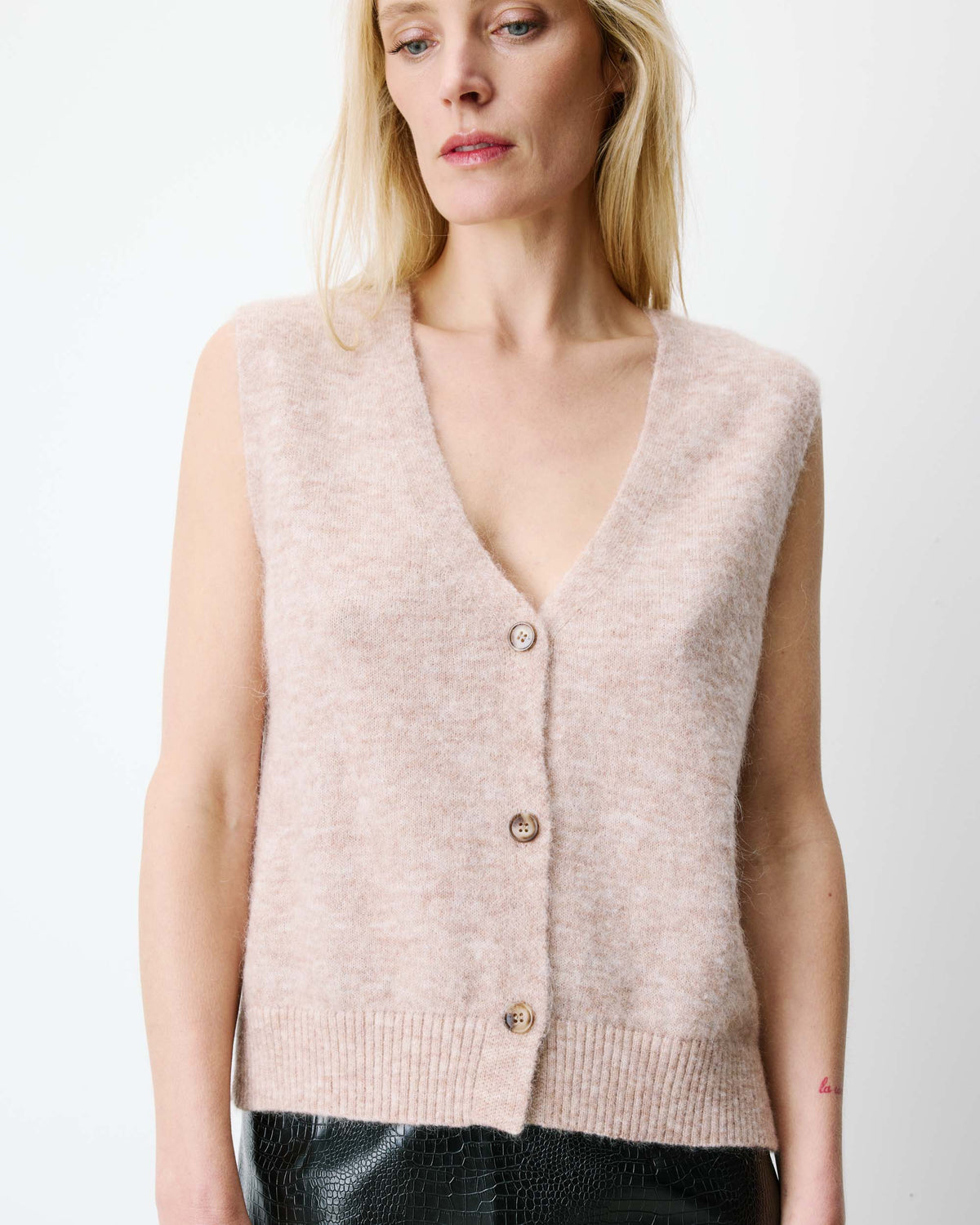 Cardigan sans manches boutonné col V beige Nars