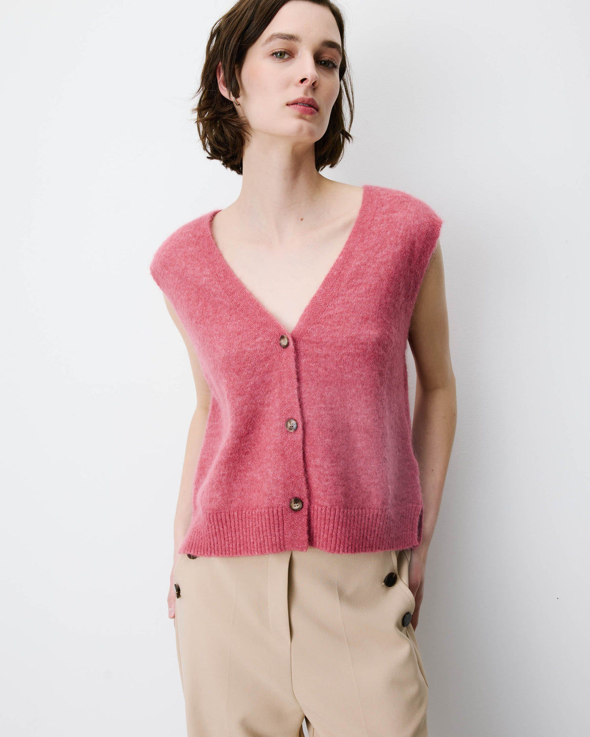 Cardigan sans manches boutonné col V blush Nars