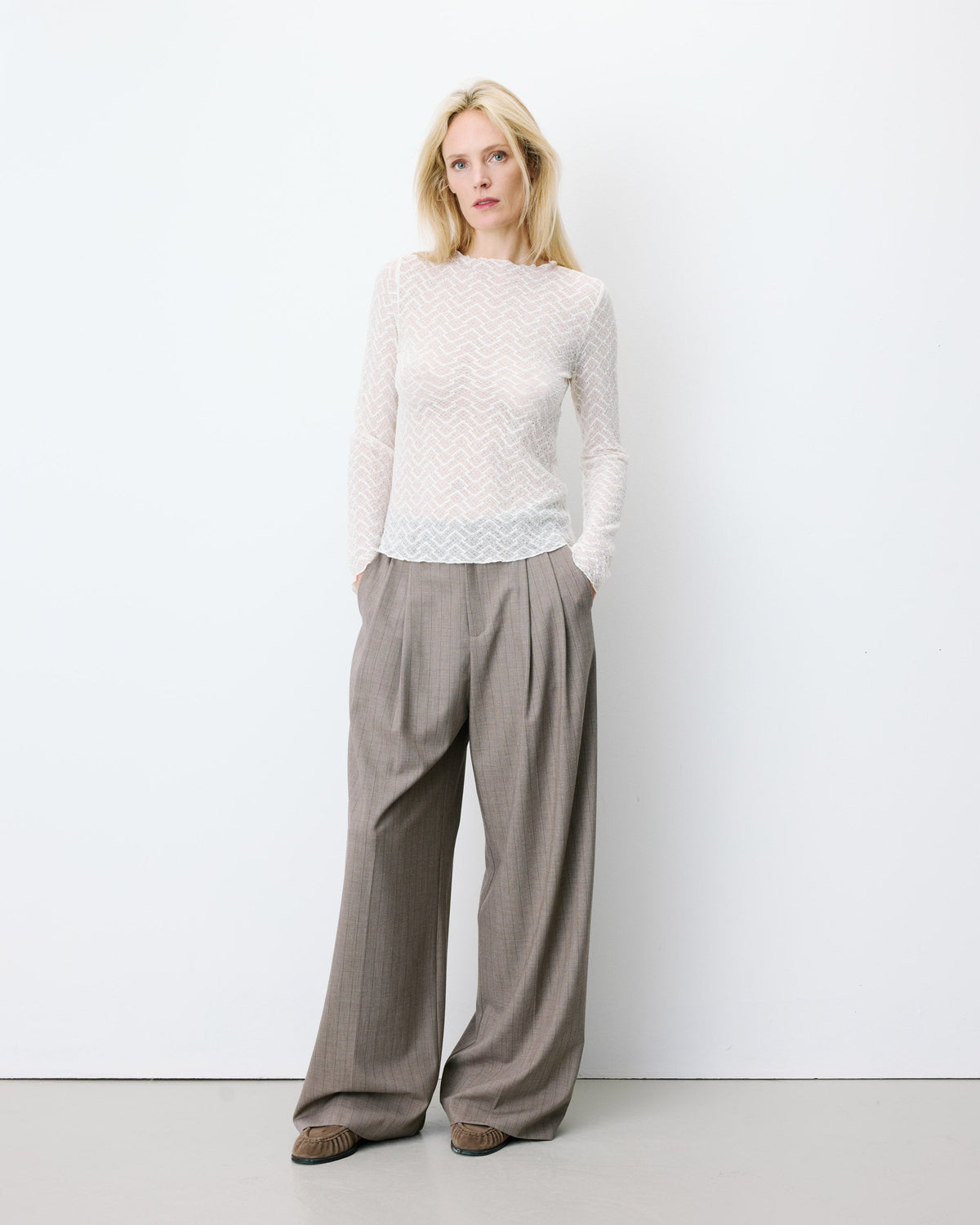 Top en dentelle transparente manches longues ecru Aube