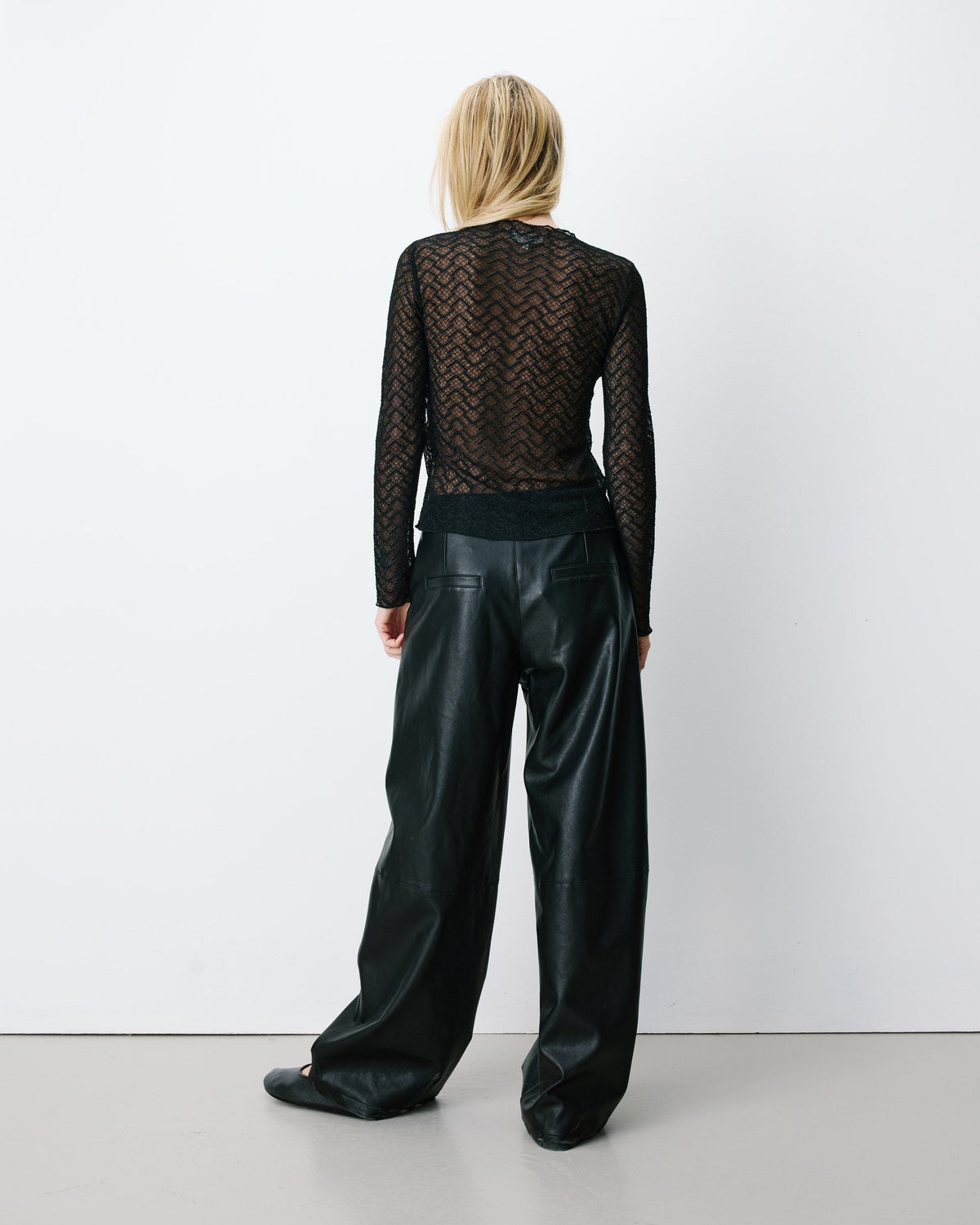 Top en dentelle transparente manches longues noir Aube