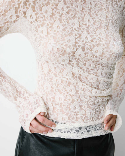 Top en dentelle drapé col bateau ecru Avoine
