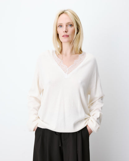 Pull en maille à col V en dentelle ecru Augustin