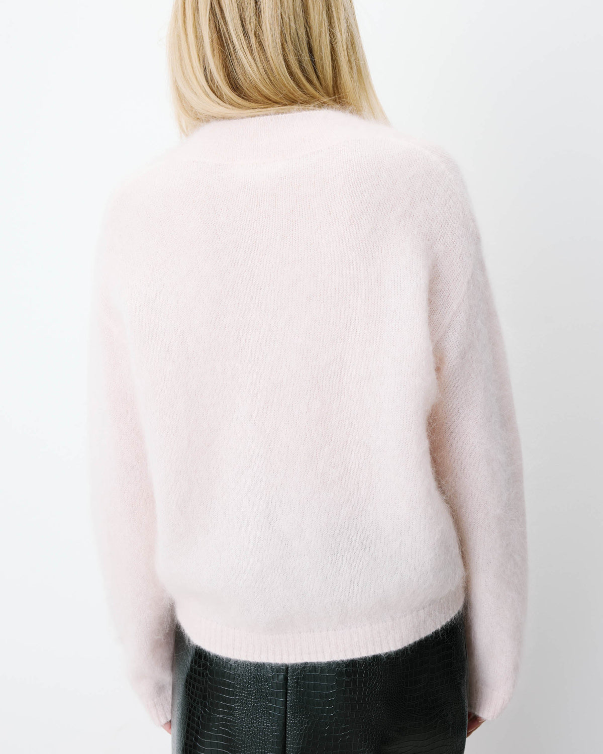 Pull large doux en mohair mélangé col V nude Adorable