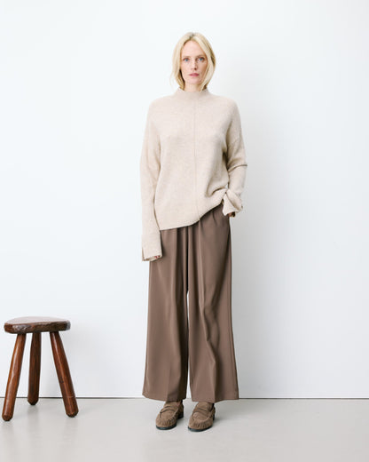 Pull large en maille jersey col montant sable Adelice
