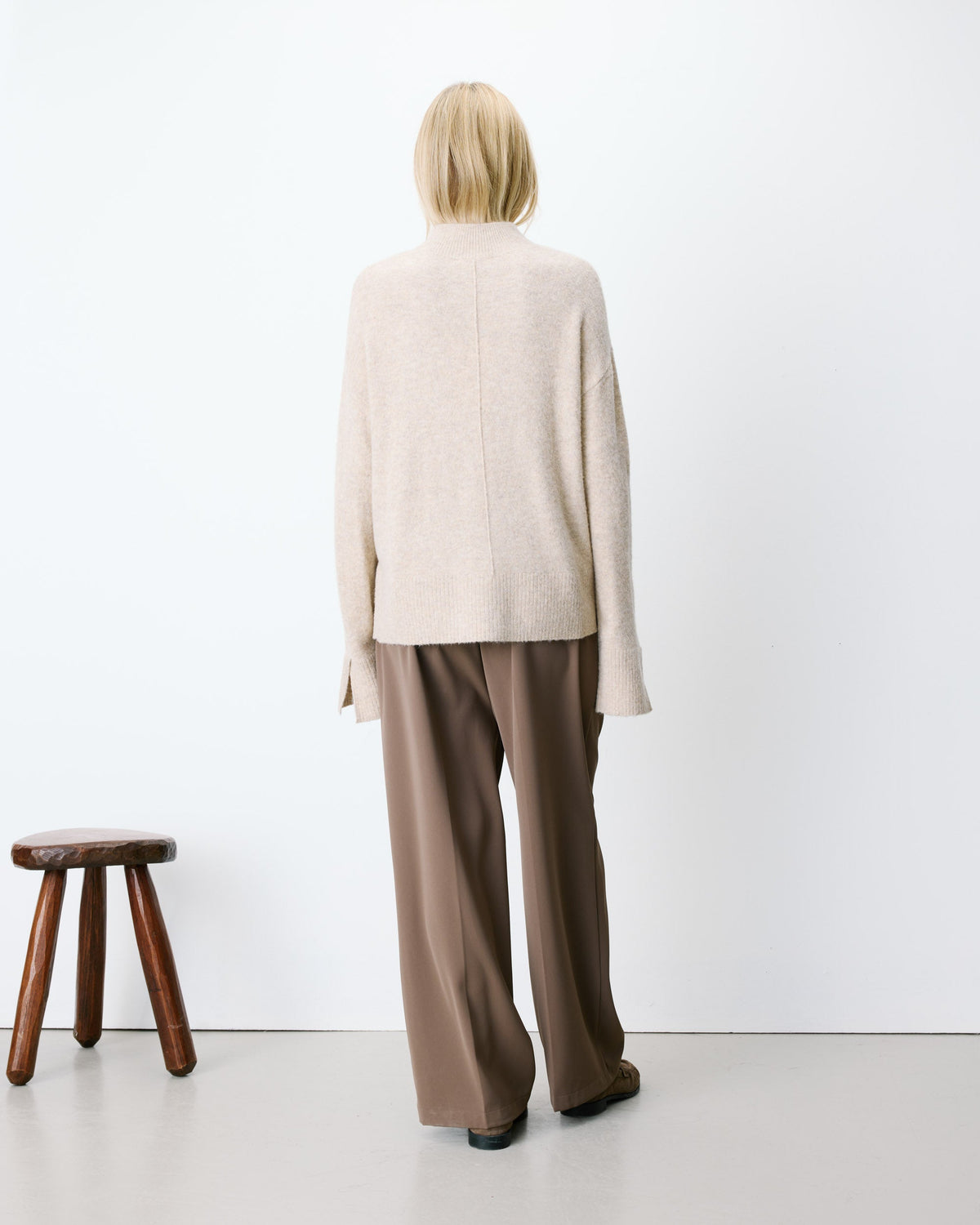 Pull large en maille jersey col montant sable Adelice