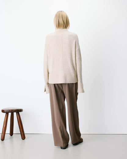 Pull large en maille jersey col montant sable Adelice