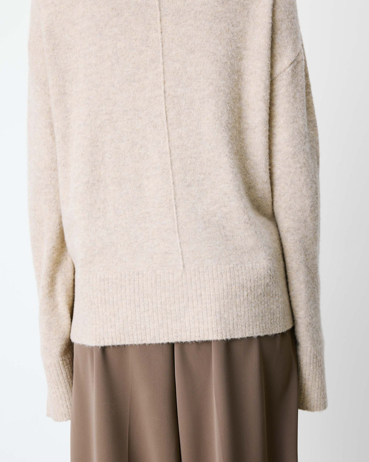 Pull large en maille jersey col montant sable Adelice