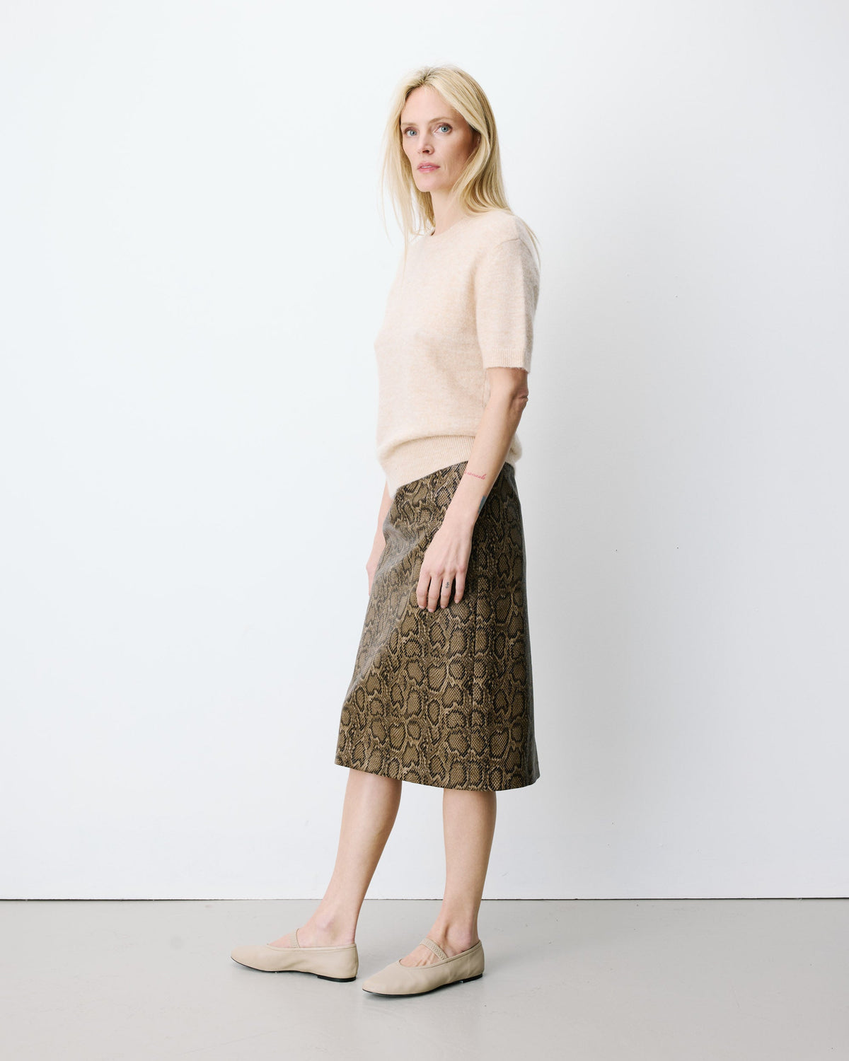 Cardigan manches courtes col rond beige Akarios