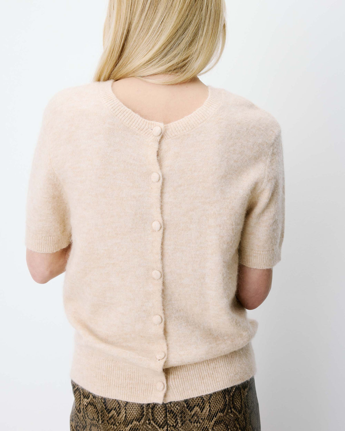 Cardigan manches courtes col rond beige Akarios