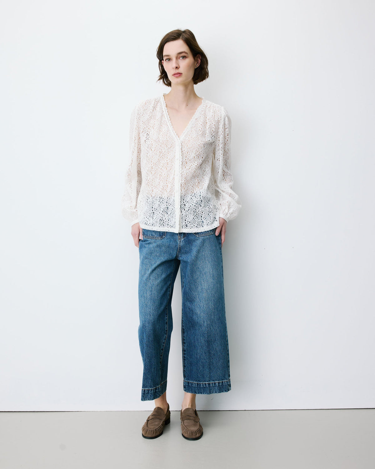 Blouse en dentelle col V manches longues ivoire Aurora