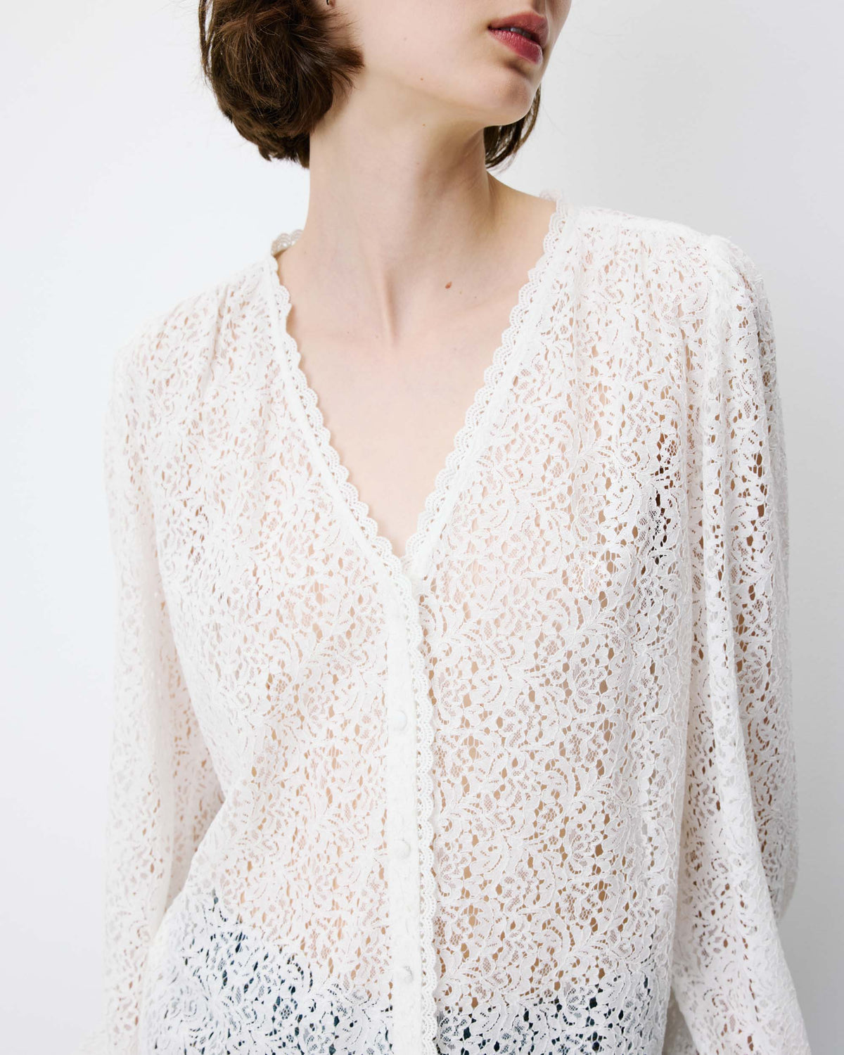 Blouse en dentelle col V manches longues ivoire Aurora
