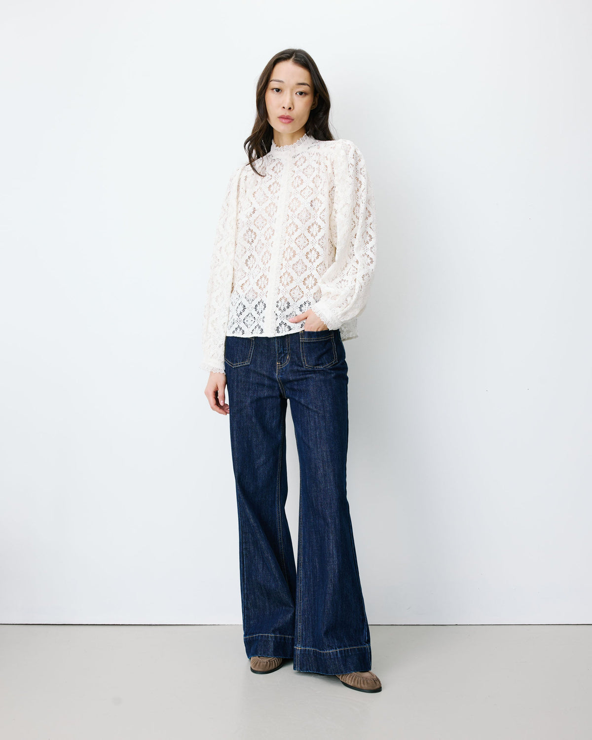 Blouse ample en dentelle boutonnée ivoire Anita