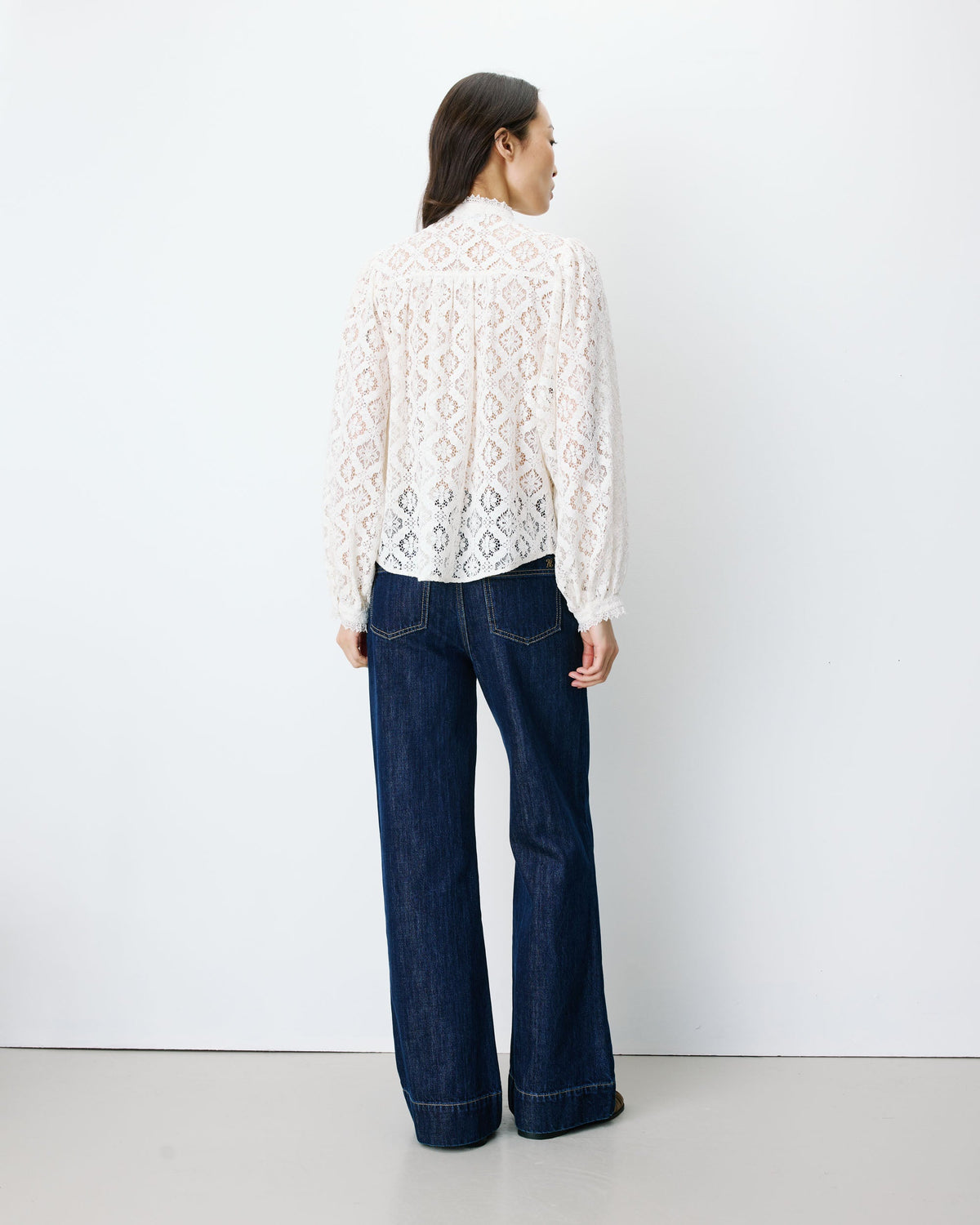 Blouse ample en dentelle boutonnée ivoire Anita