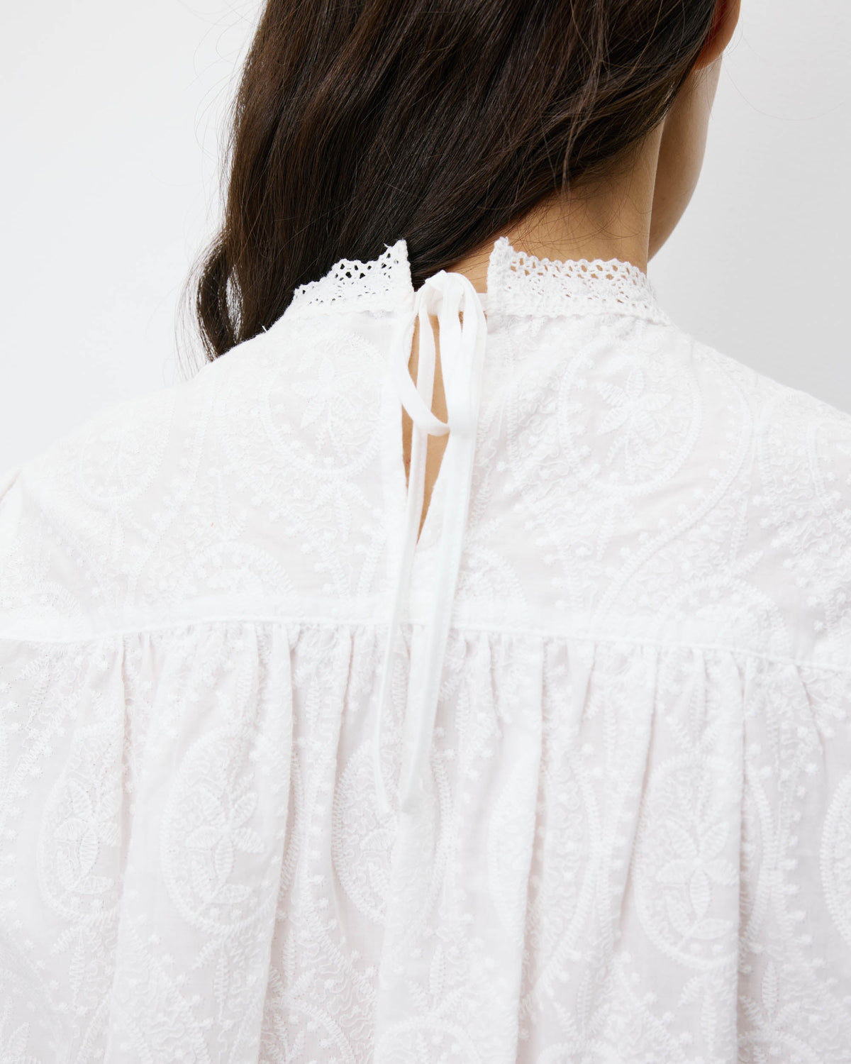 Blouse en broderie anglaise dos à nouer ivoire Abigail
