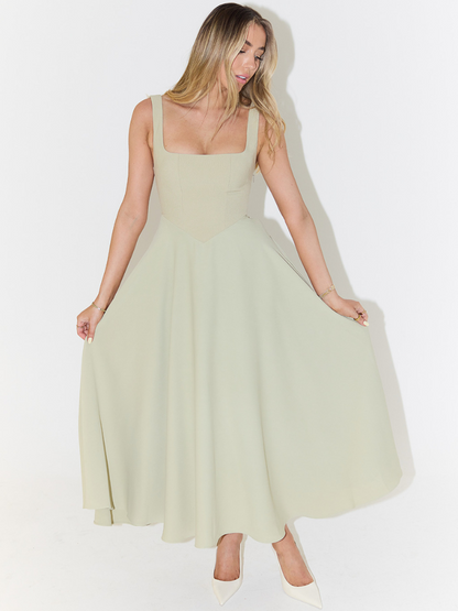 Grace | Robe midi fluide à décolleté carré