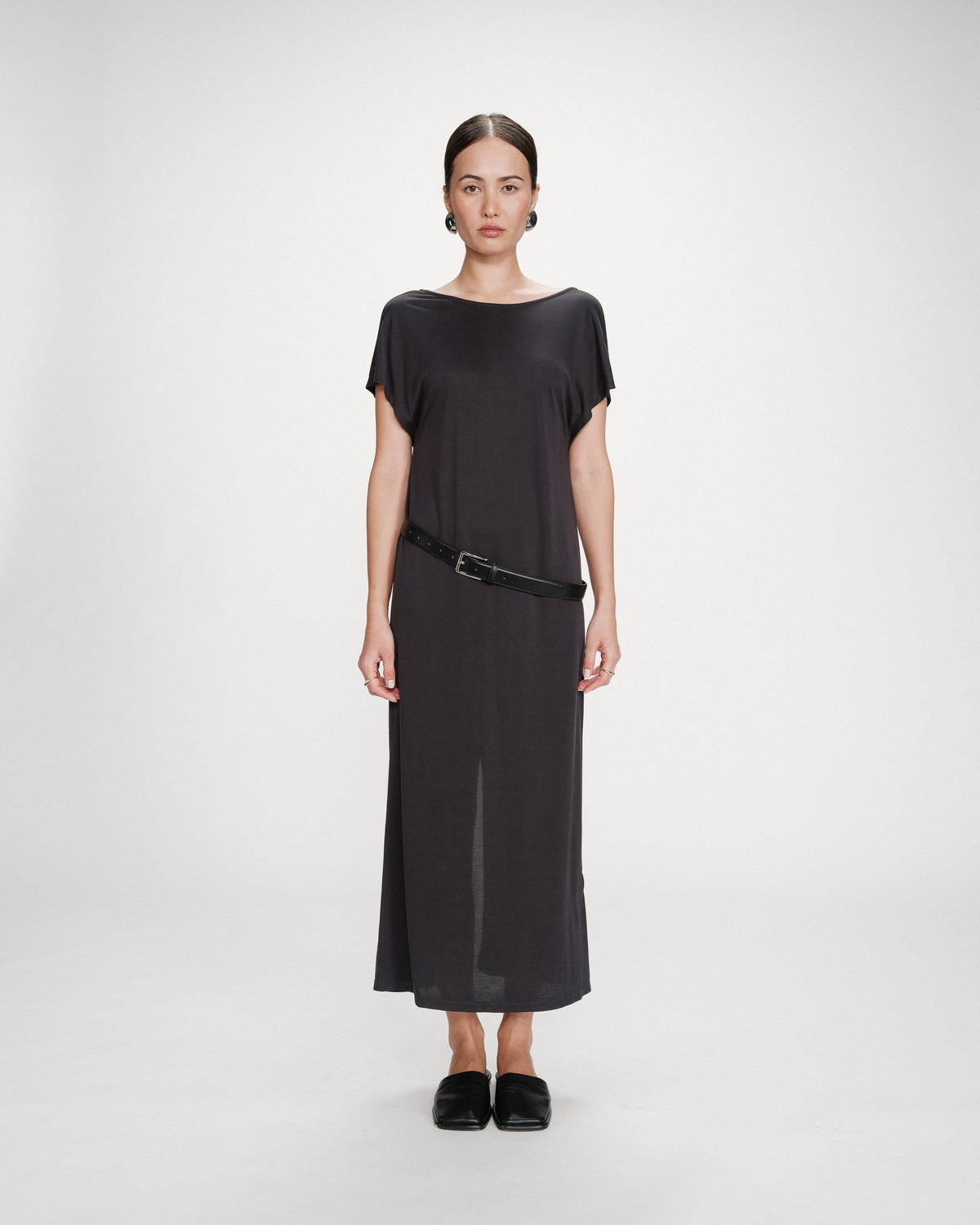 Robe longue légère en modal manches courtes carbone Peace