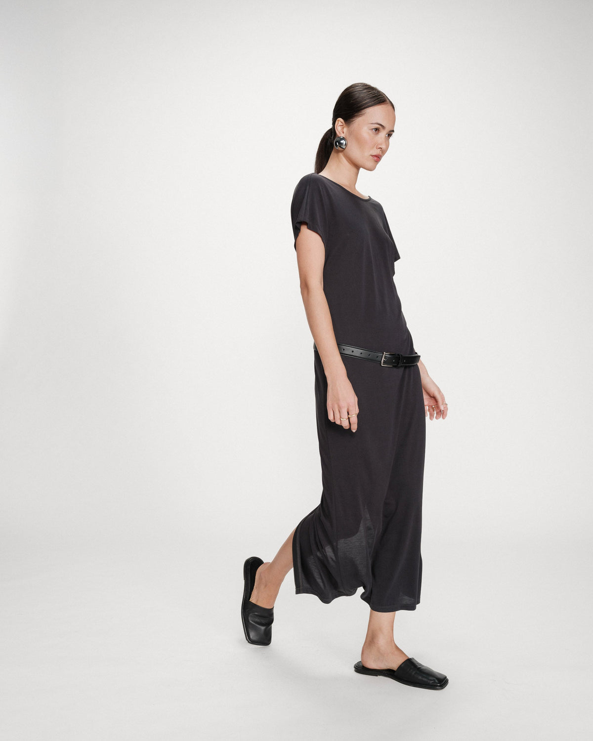 Robe longue légère en modal manches courtes carbone Peace