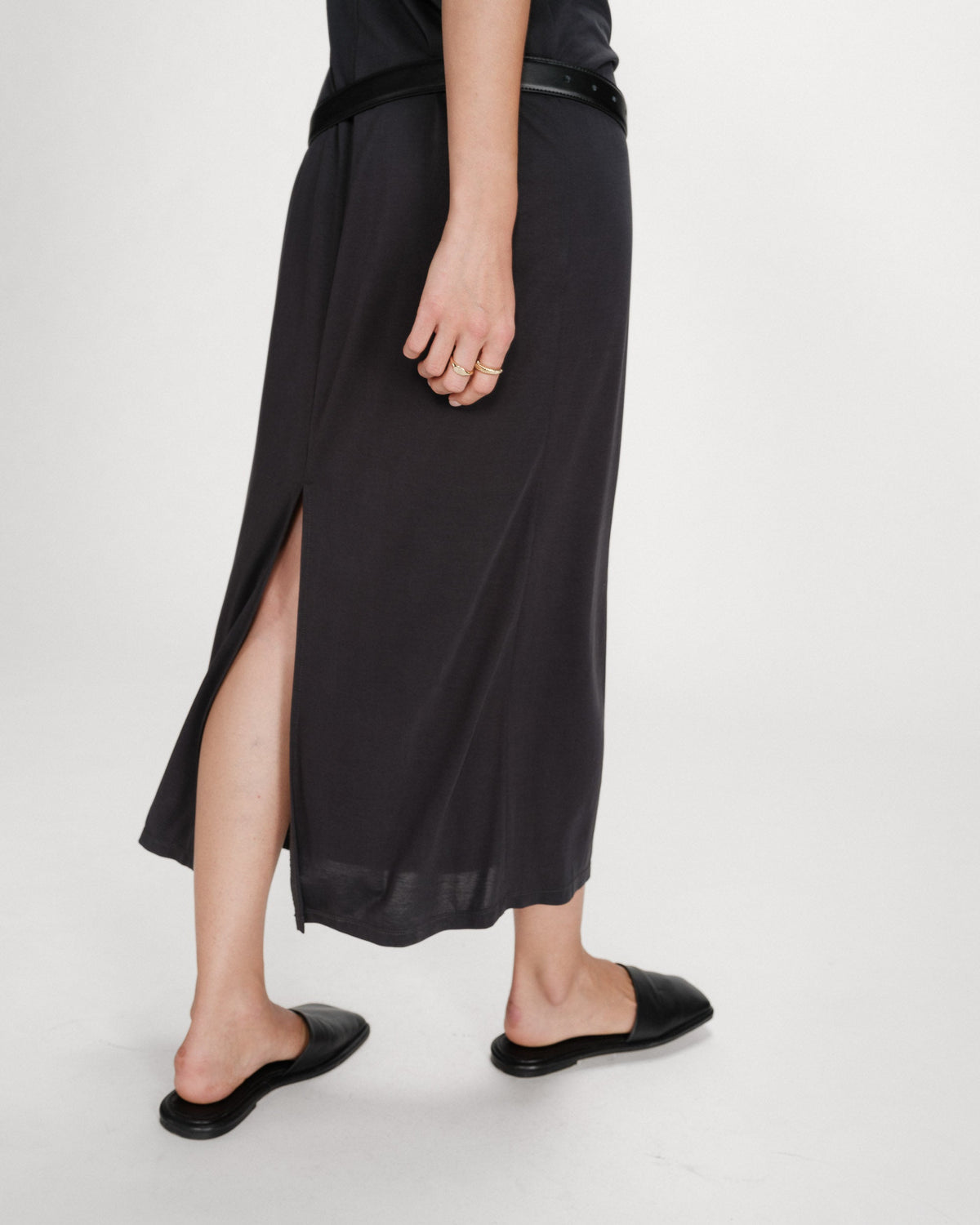 Robe longue légère en modal manches courtes carbone Peace