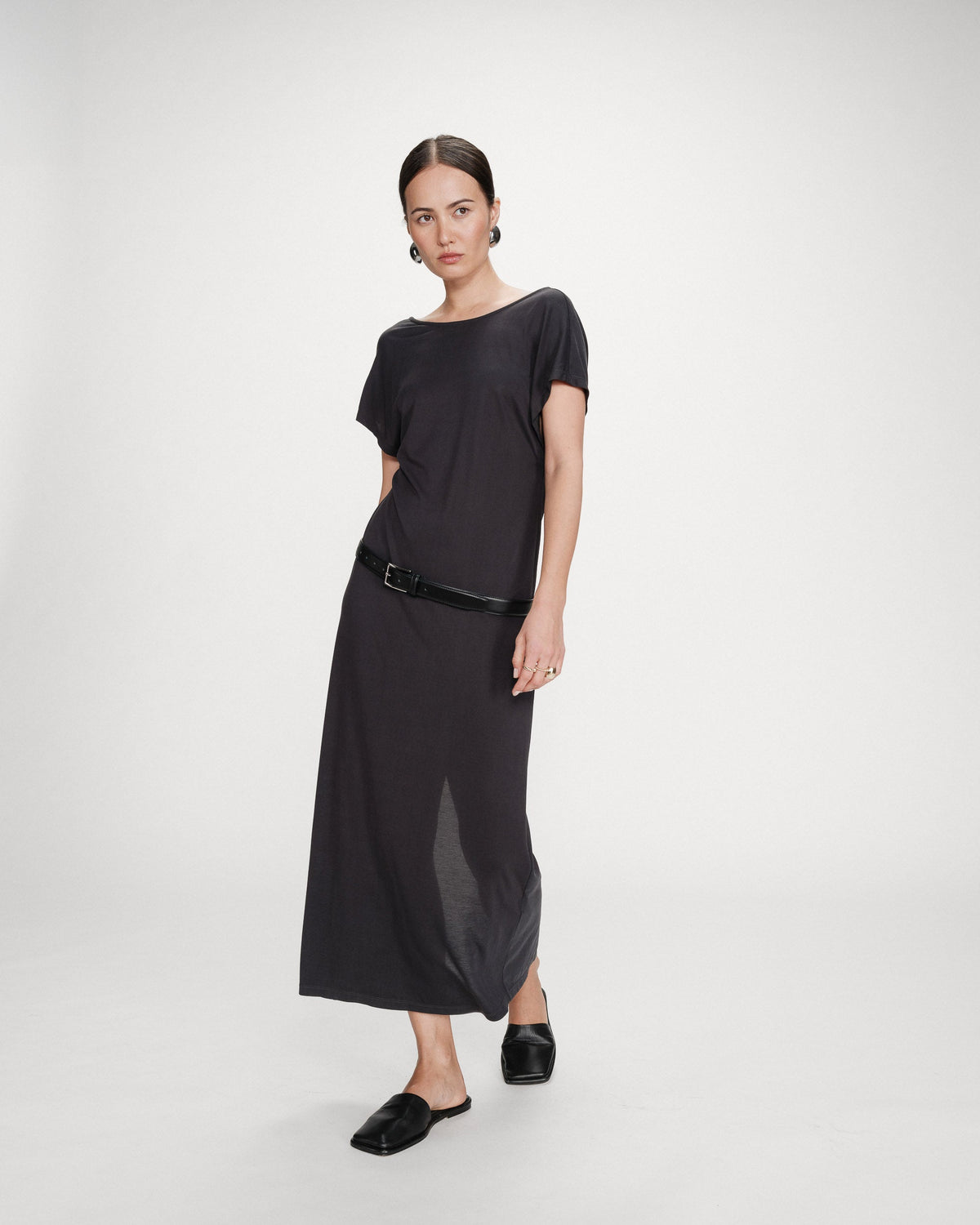 Robe longue légère en modal manches courtes carbone Peace