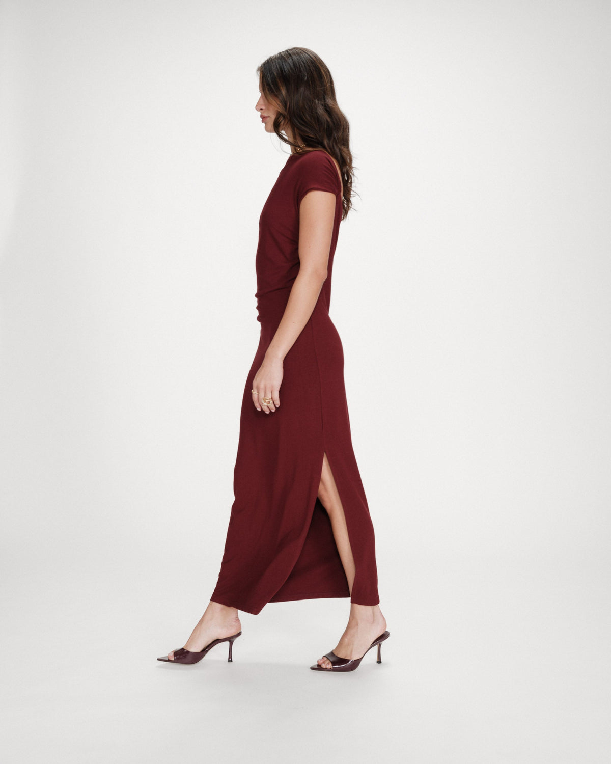 Robe longue cintrée col asymétrique cherry Vanity