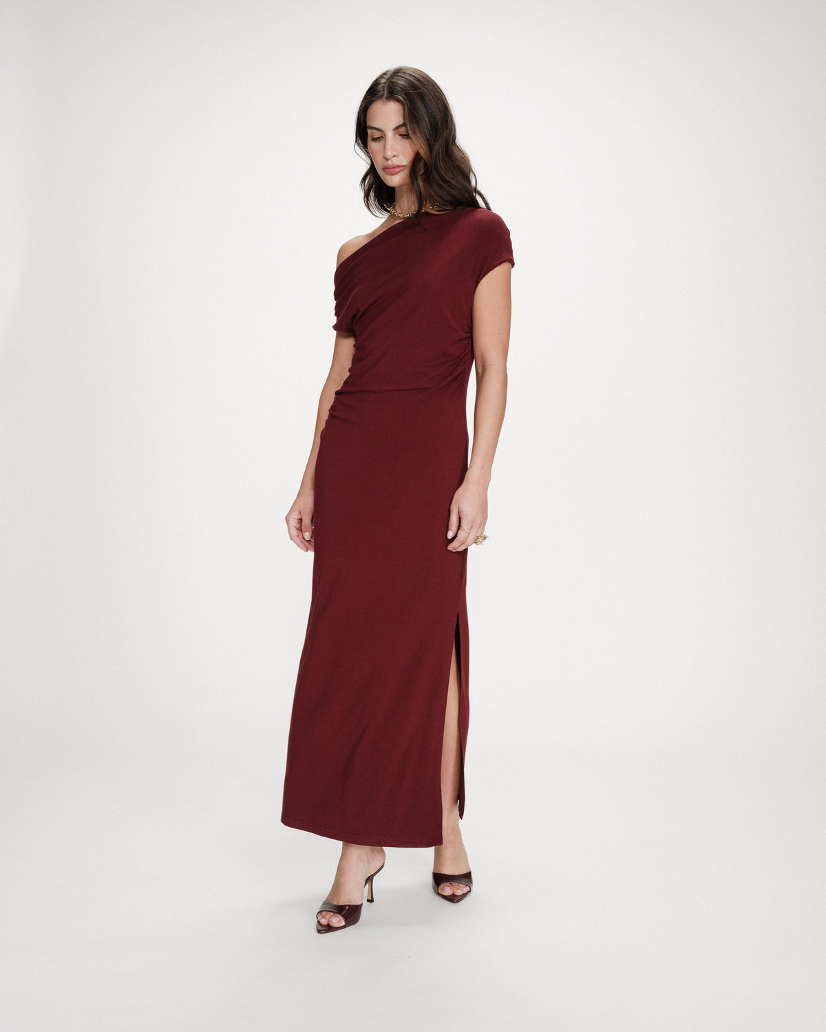 Robe longue cintrée col asymétrique cherry Vanity