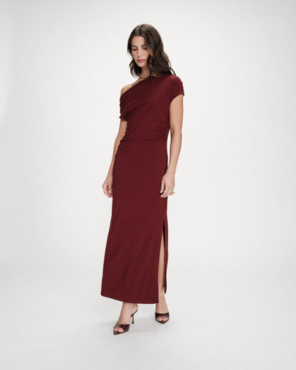 Robe longue cintrée col asymétrique cherry Vanity