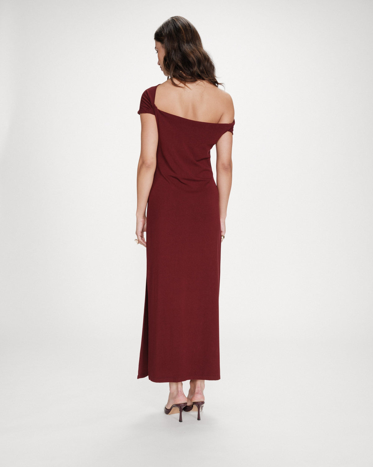 Robe longue cintrée col asymétrique cherry Vanity