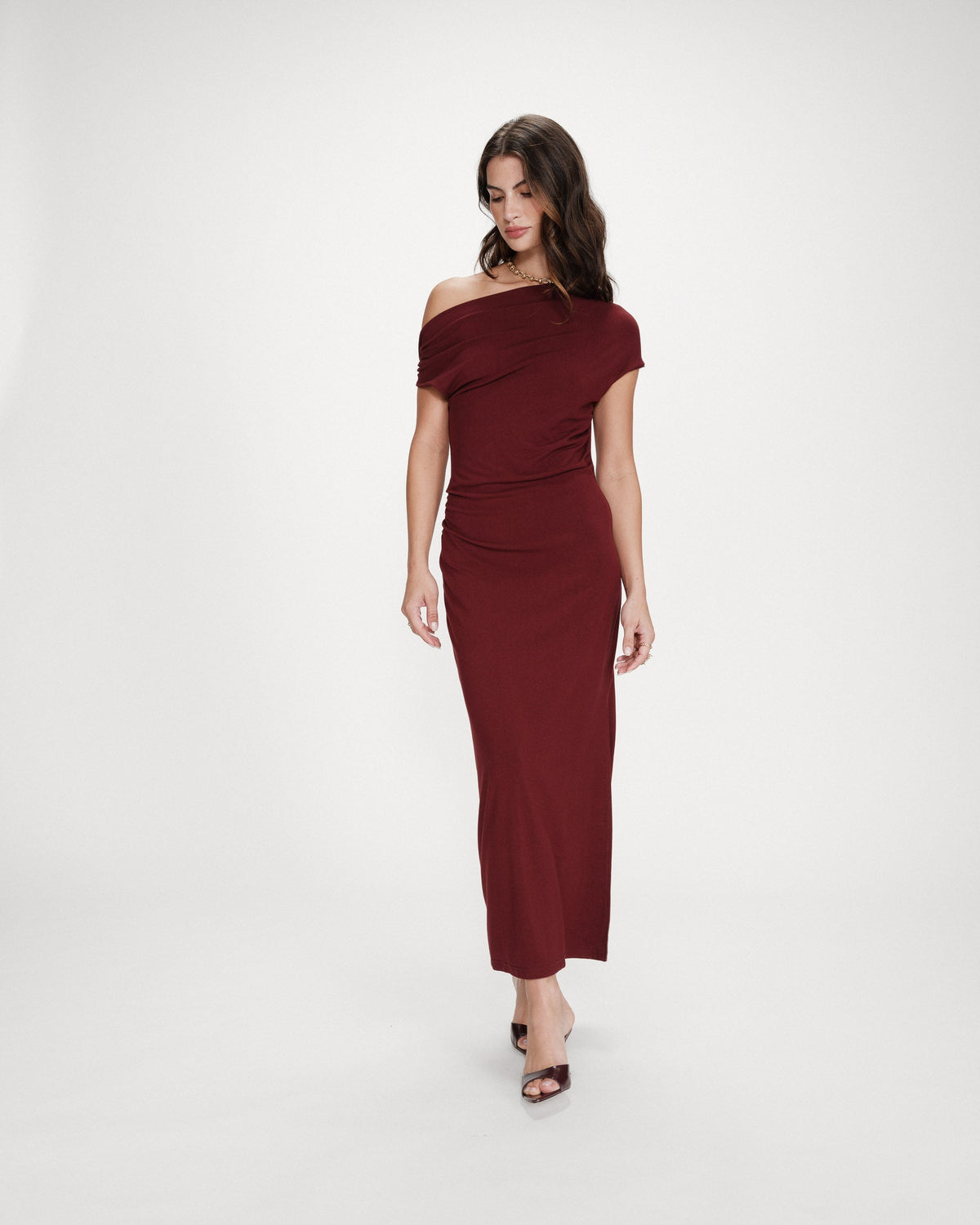 Robe longue cintrée col asymétrique cherry Vanity