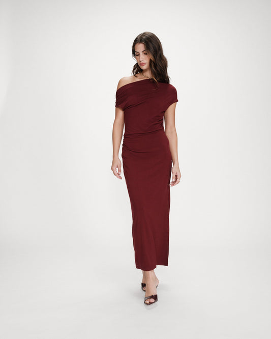 Robe longue cintrée col asymétrique cherry Vanity