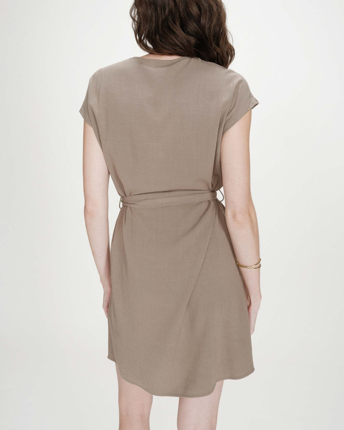 Robe courte fluide col V manches courtes kaki Marilou